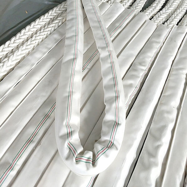 Polyester braided eye-splice protection sleeve for synthetic mooring tail
